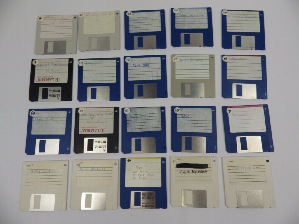 Commodore Amiga 500 Games Bundle - 72 x DS DD 3.5 Floppy Disks and Organiser