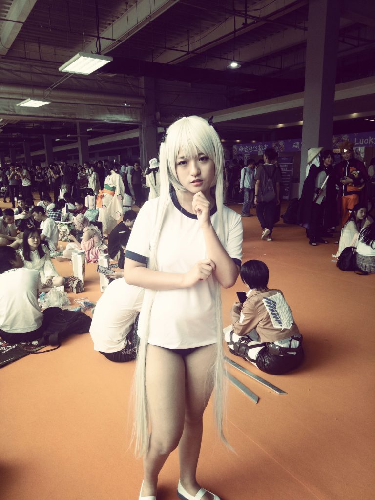 Guangzhou Cosplay Expo Half Naked Blonde