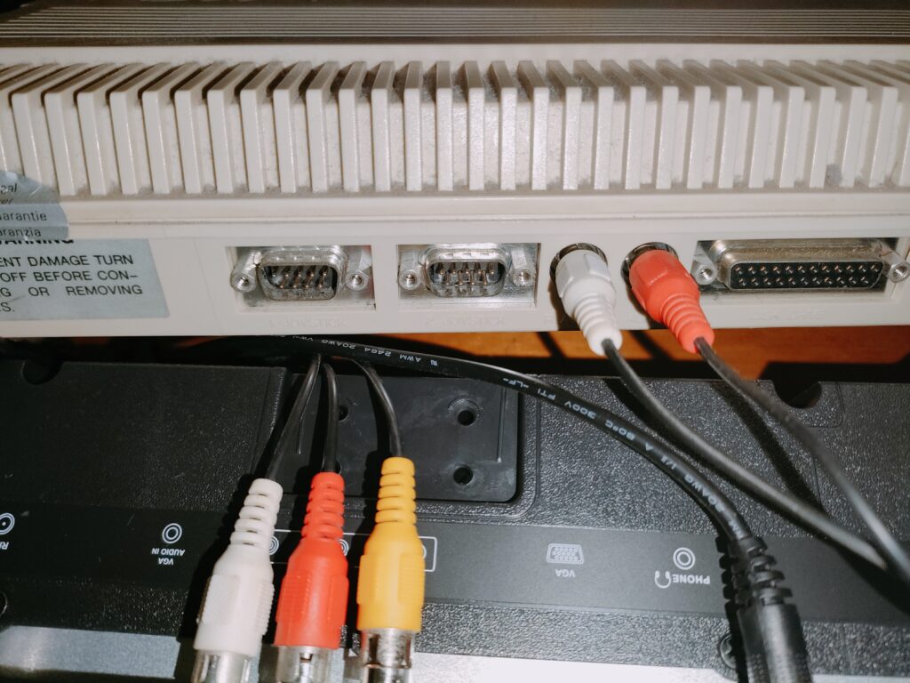 Amiga 500 Stereo Audio Ports Connecting To TV Audio Input Ports