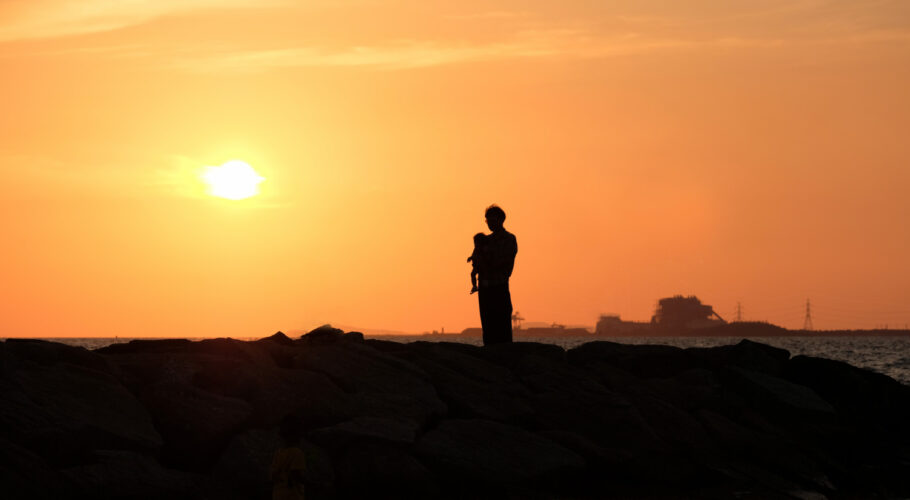 dad with his child sunset happy family