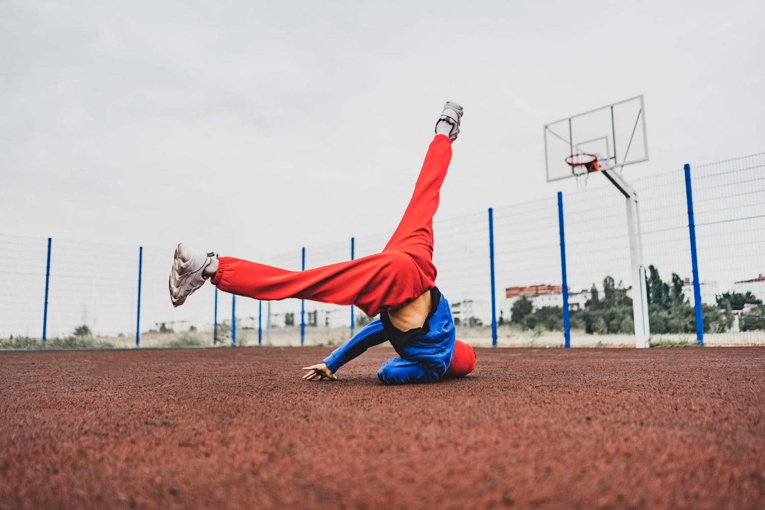 dancing breakdance street acrobatic sound stream-motion