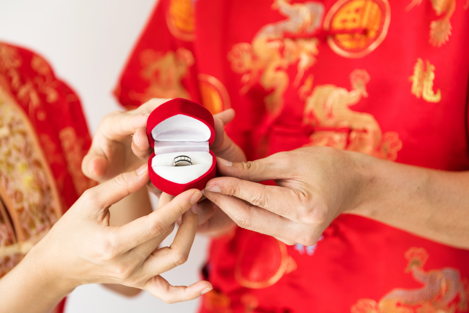 engagement ring diamond with chinese costume