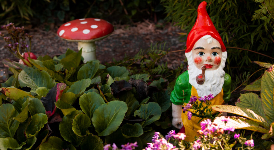 Funny Garden Gnomes Red Hat Smoking Pipe
