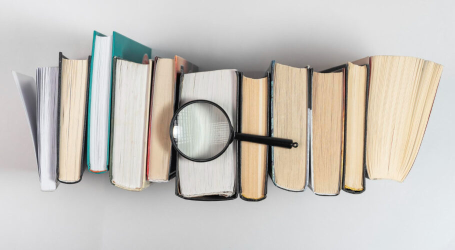 magnifying lens books row concept knowledge studying