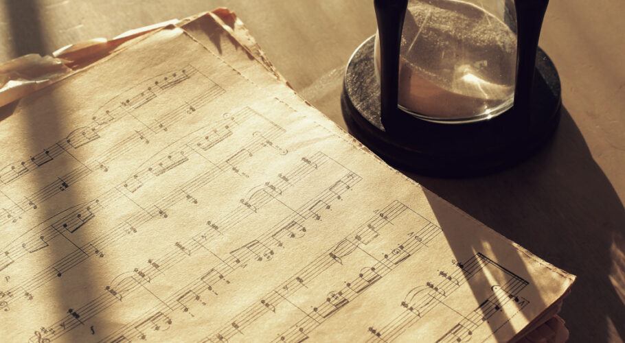 music notes papers hourglass