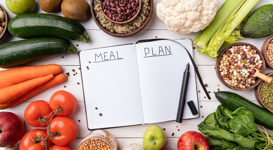 notepad with words meal plan with healthy food