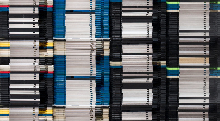 pile of amiga 500 3.5 inch floppy disks