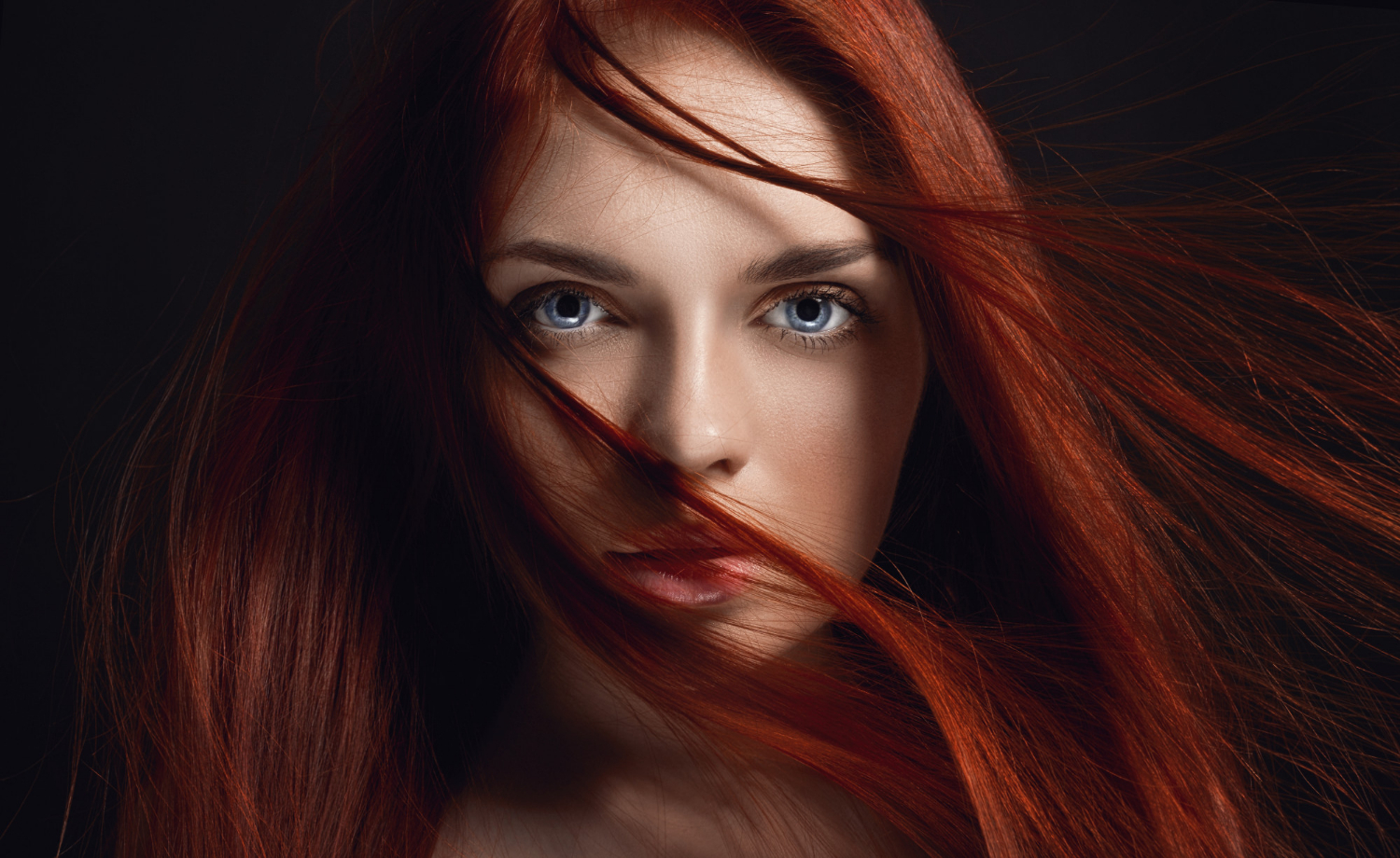 Young beautiful long-haired redhead girl in Macarthur Square