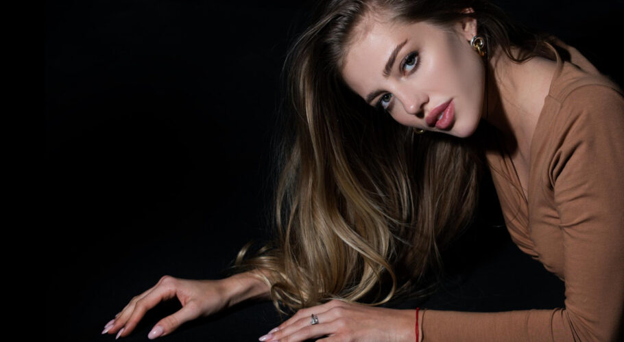 sexy girl sensual pose black portrait elegant woman lyssa