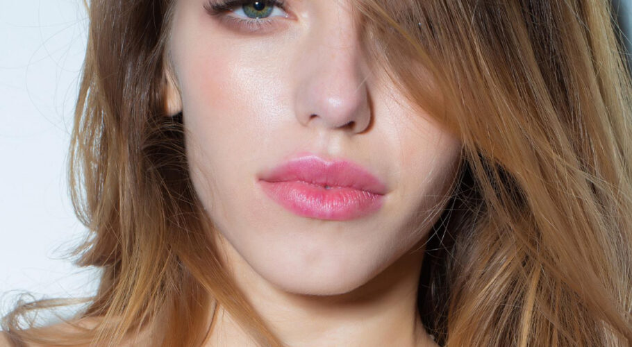 sexy pretty girl with beautiful lips lyssa