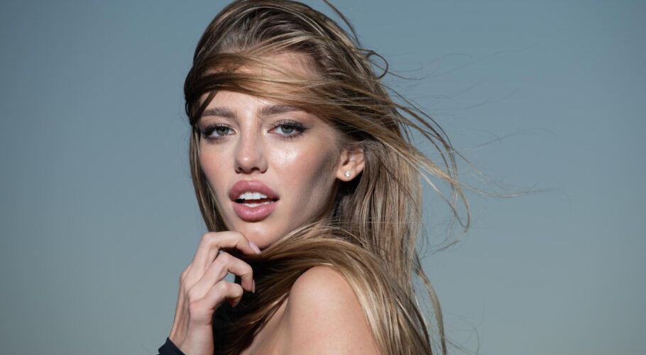 summer romantic woman glamour sensual young stylish lady beautiful woman with shiny hair beauty face