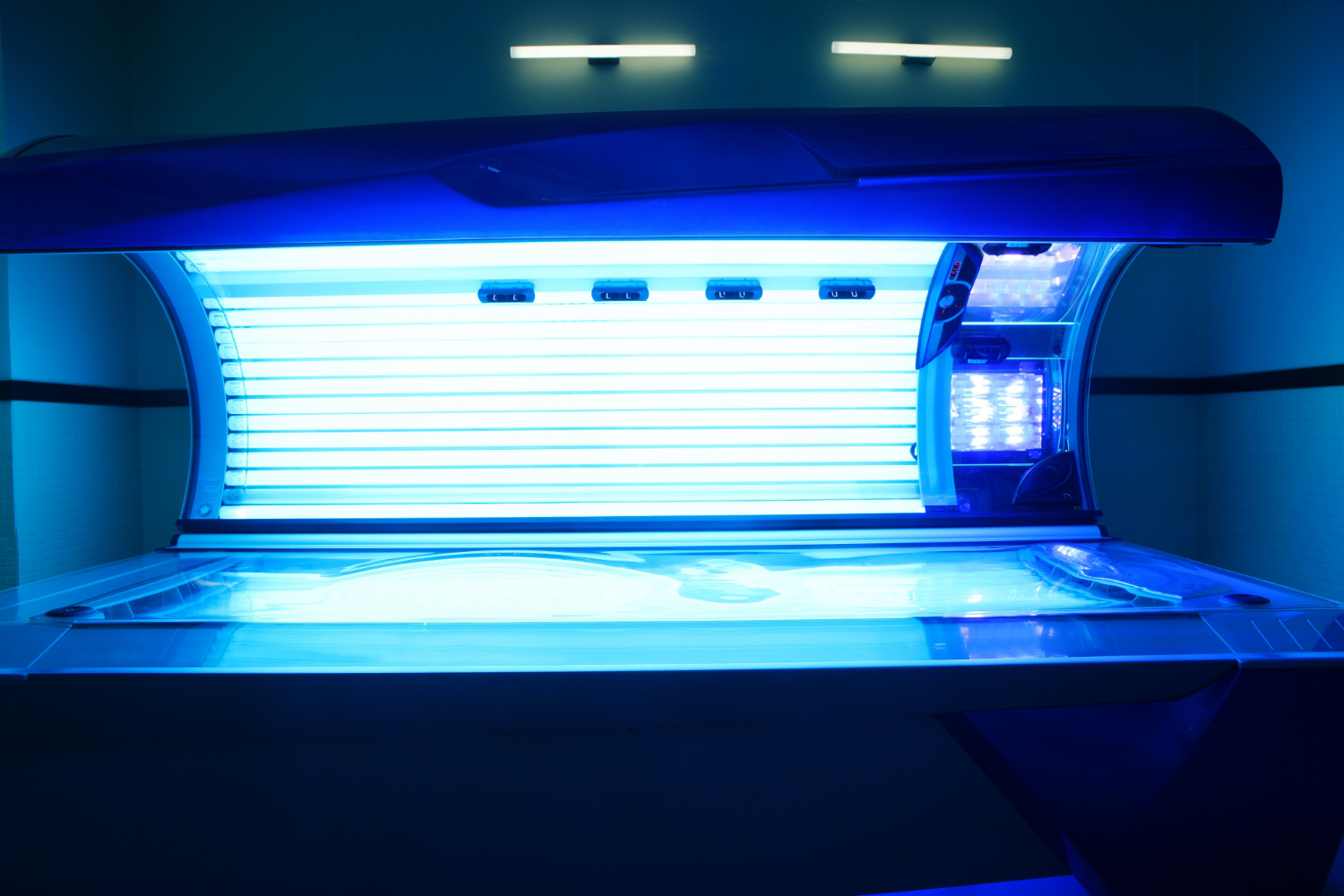 tanning bed solarium light machine with blue color