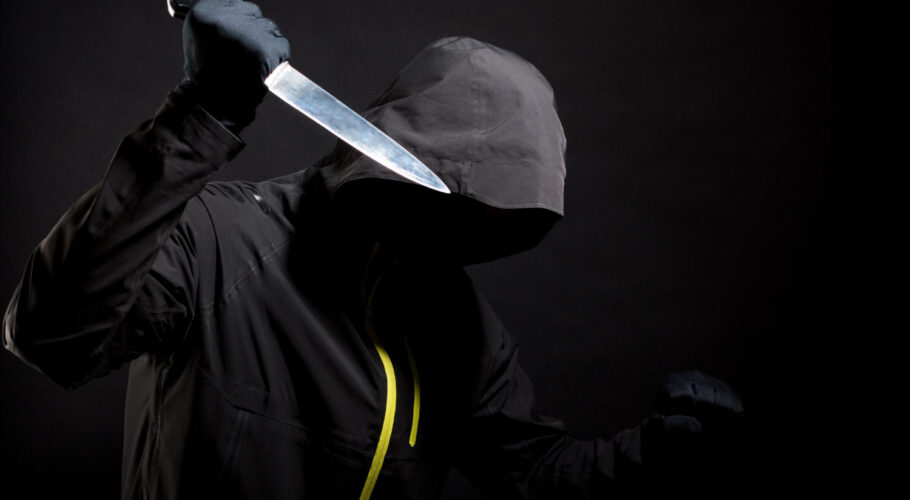 unknown indistinguishable maniac with knife attacks victim with knife crime